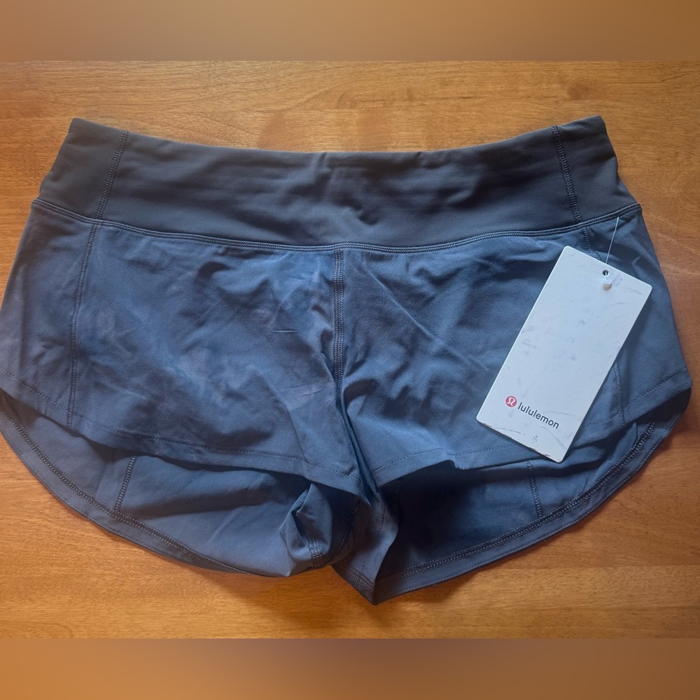 Lululemon Speed Up Low-Rise Lined Short 2.5 inch, size 6